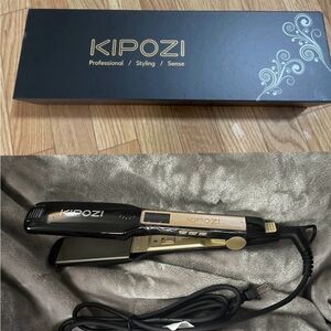 KIPOZI Black and Gold Hair Straightener